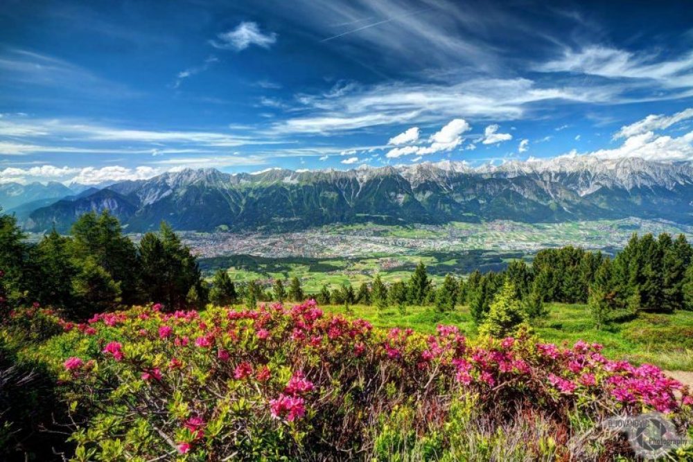 ... und natürlich weit hinaus und hinauf in die herrliche Natur reicht der Bogen, den Werner spannt. Foto: Danijel Jovanovic
