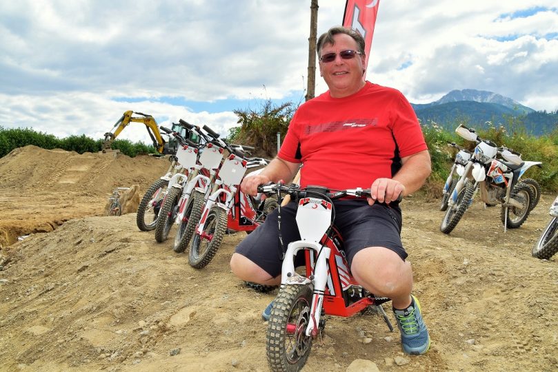Reinhard Deutschmann importiert die Oset-Kindertrials, die in der ArenaX von Sprösslingen ab drei Jahren gelenkt werden.