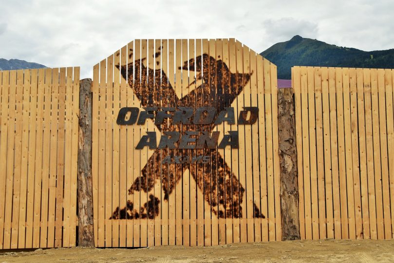 Motocross fahren für jedermann & -frau, Motocross fahren für Kinder, Ziesel fahren und Bagger fahren – das erwartet Besucher hinter dem Eingangstor.