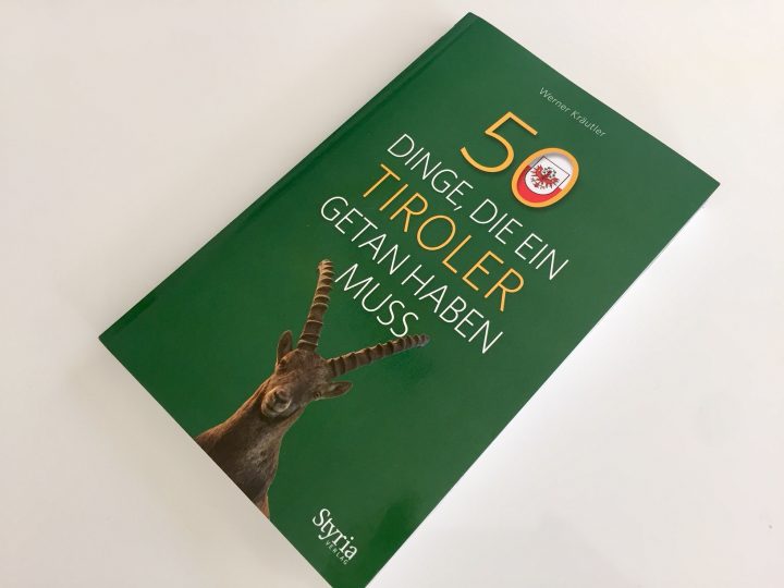 Prädikat: Lesenswert! Das Buch "50 Dinge, die ein Tiroler getan haben muss" ist der ideale Führer für all jene, die Lust und Sinn dafür haben, etwas tiefer in das Land einzutauchen. Foto: Tamara Kainz
