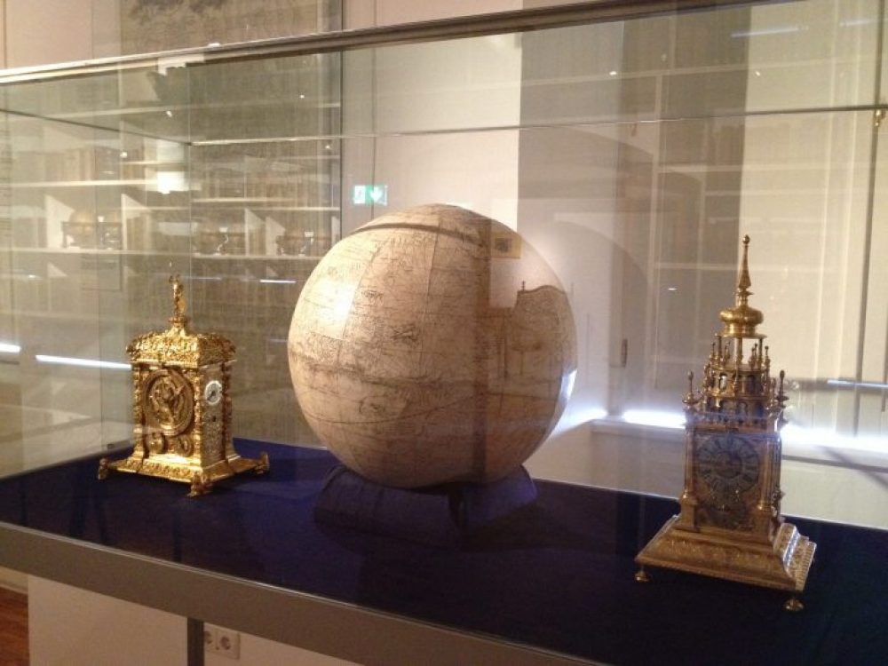 Orologi astronomici e globo terrestre, museo Stift Stams, Foto © Laura Manfredi 
