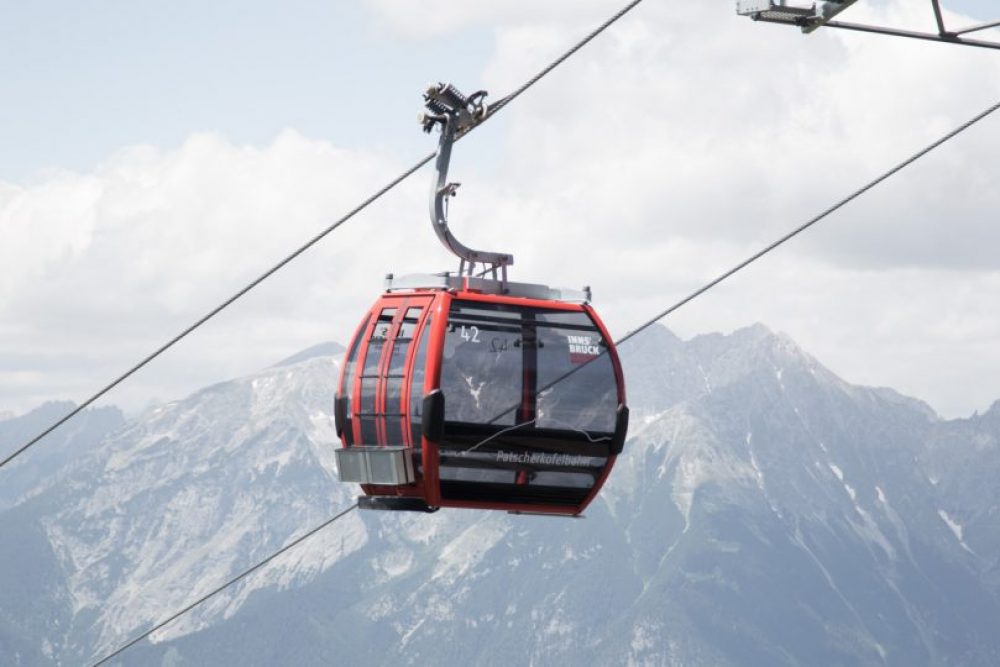 Mit der Seilbahn geht es zur Bergstation.