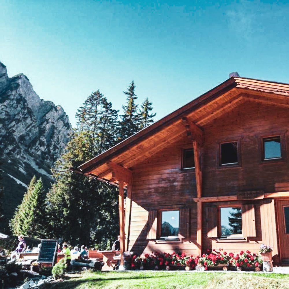 Hiking to Neue Alplhütte // myinnsbruck