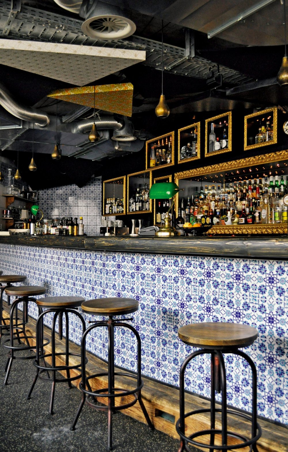 Selles Bar: In Upcycling-Ambiente Cocktails schlürfen.