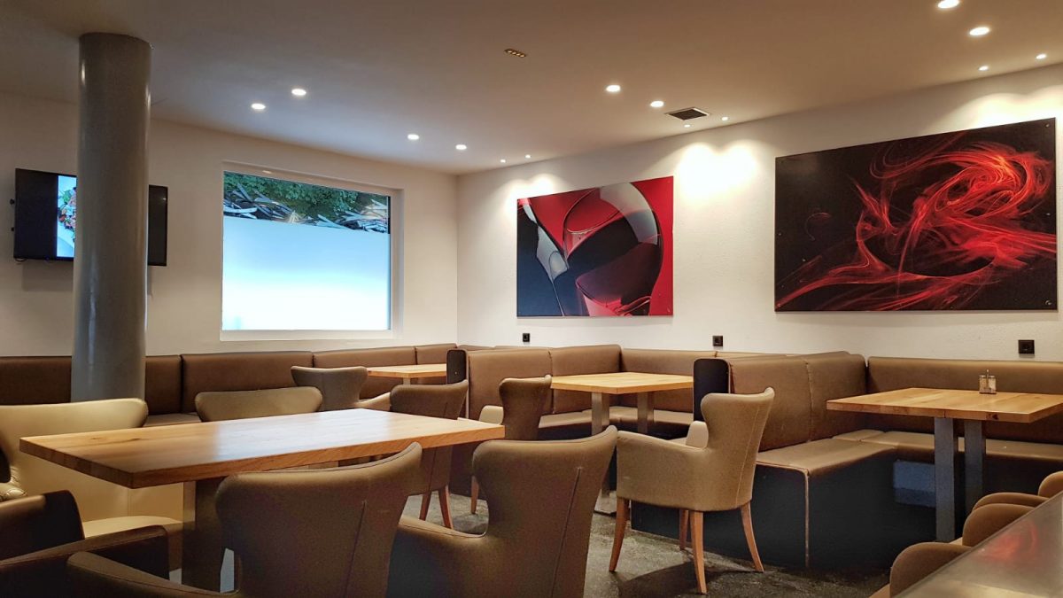 Der Innenbreich des Hofgarten Cafés