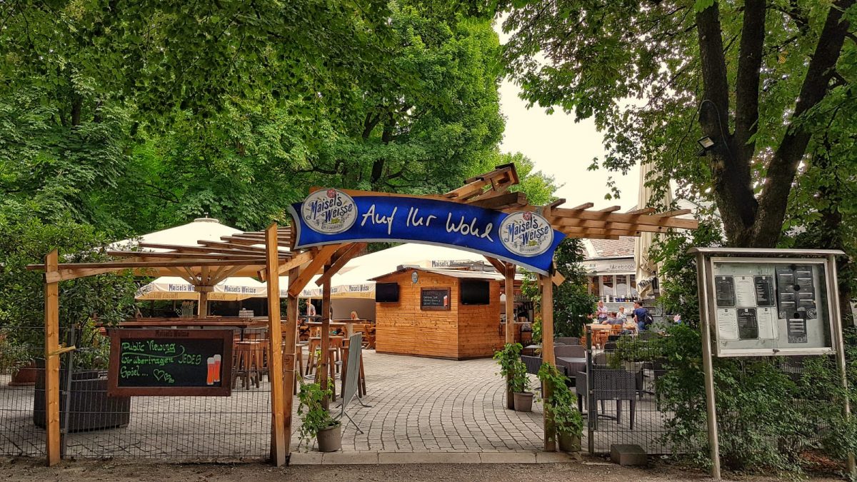 Eingang vom Hofgarten Café