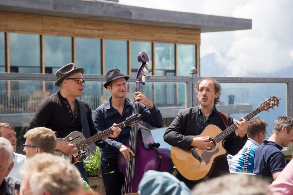 Brennholz Jive auf der Schutzhütte.
