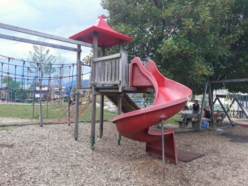 Kinderspielplatz beim Sportplatz