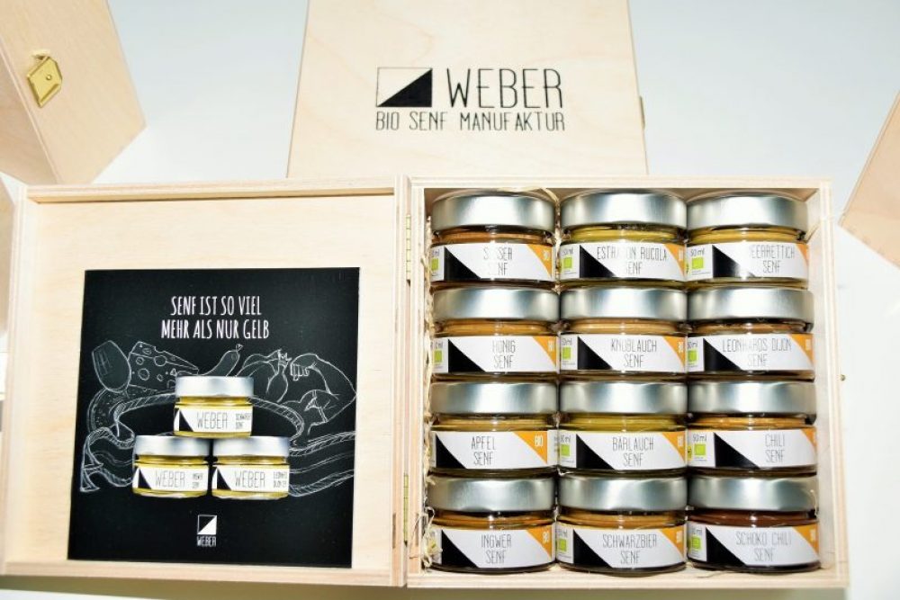 Die Hits nach Kategorien: Honig-Senf (mild), Knoblauch- und Bier-Senf (deftig) sowie Kren- und Chili-Senf (scharf). Für jene, die sich nicht entscheiden können, gibt es auch Probiersets. Foto: Tamara Kainz