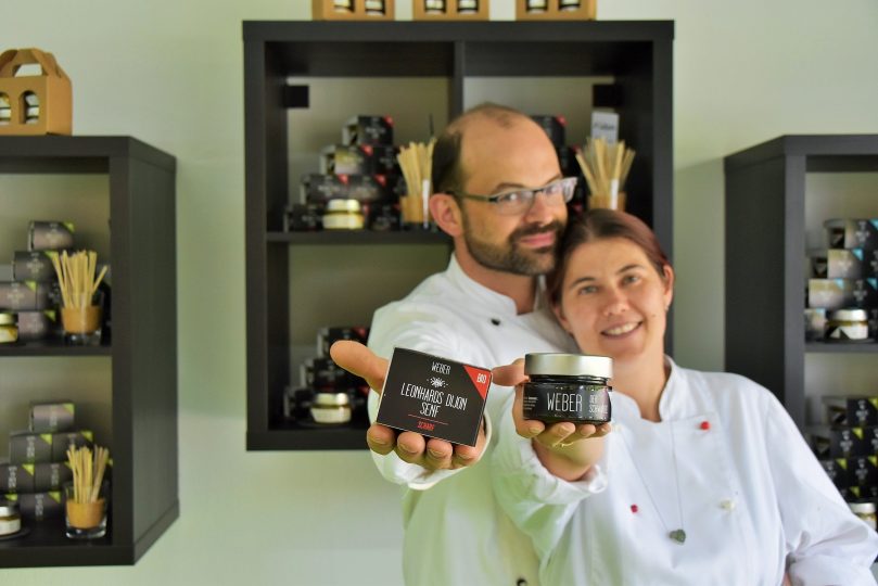 Mit Weber Senf hat das Paar die passende Nische am Markt gefunden: Im Mai diesen Jahres wurde privat wie beruflich der gemeinsame Lebensmittelpunkt in Telfs in Tirol eingerichtet. Foto: Tamara Kainz