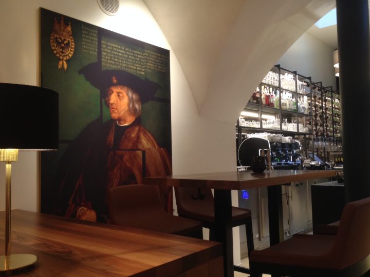 Dettaglio del Kaiser Max Cafe a Innsbruck con il ritratto del'Imperatore Massimiliano, Foto © Laura Manfredi