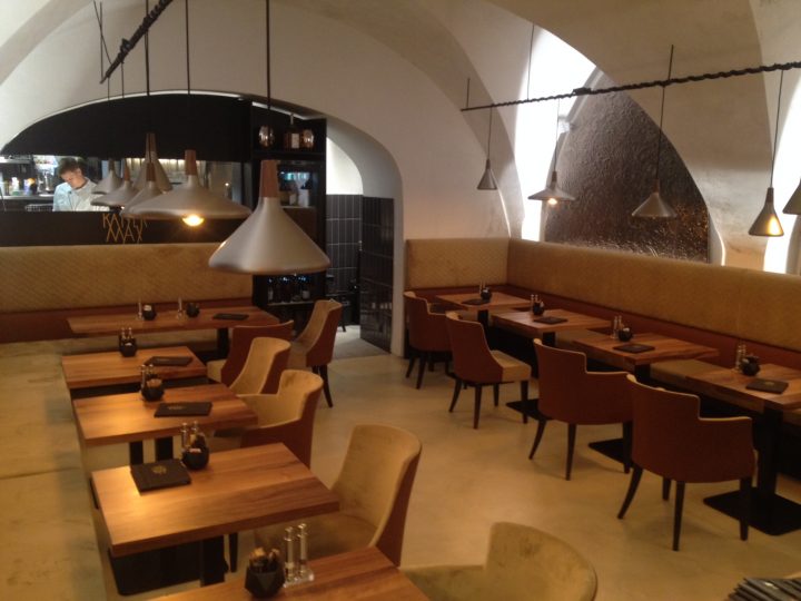 Il Kaiser Max Cafe a Innsbruck con vista sulla cucina, Foto © Laura Manfredi