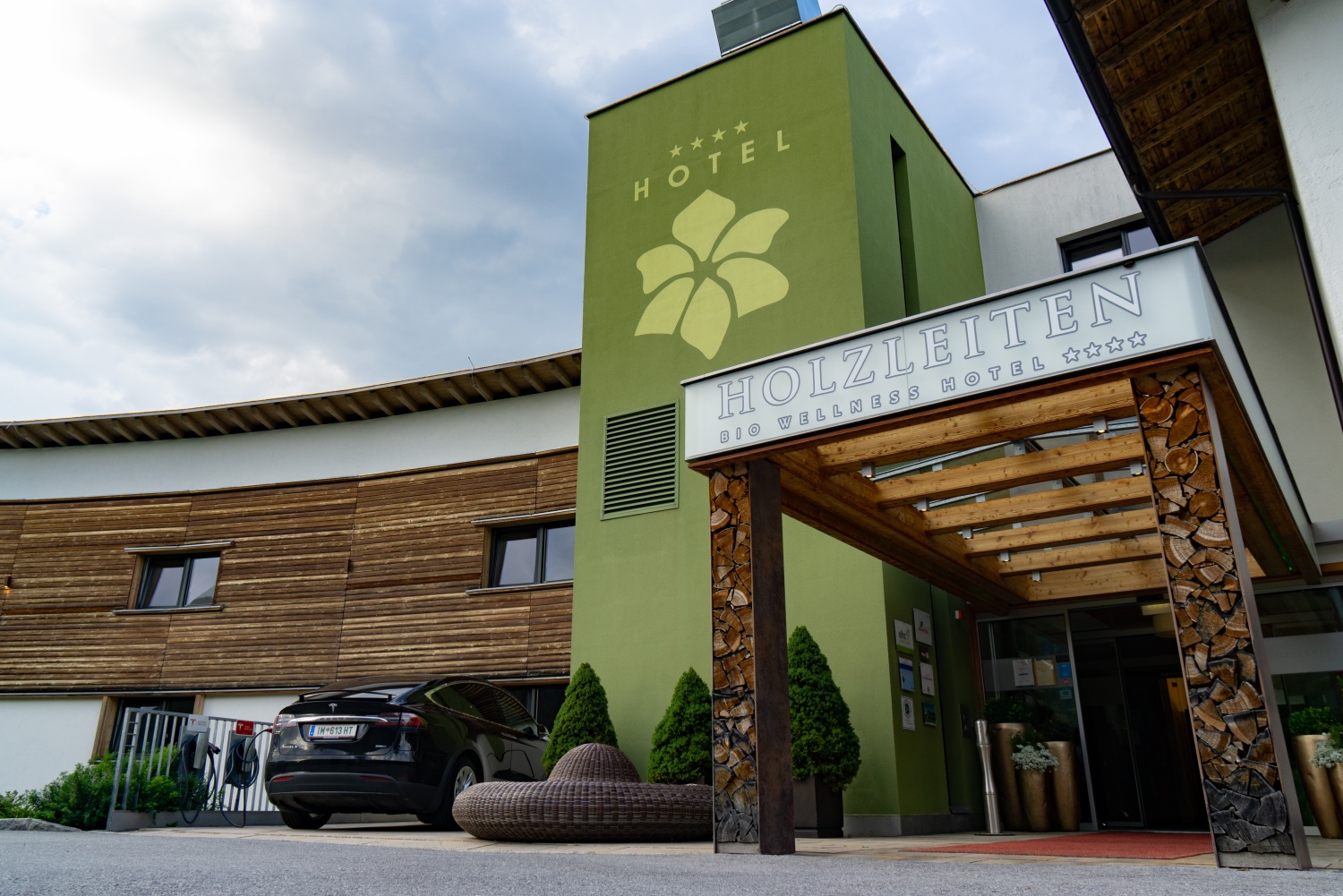 Eingang zum Bio Wellness Hotel Holzleiten