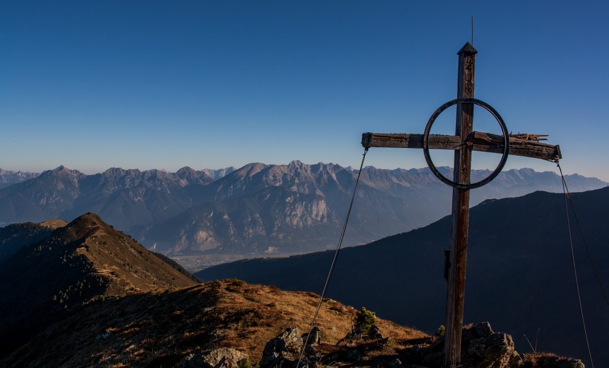 Ein Blick zurück ins Tal vom Angerbergkogel. © Monica Nadegger