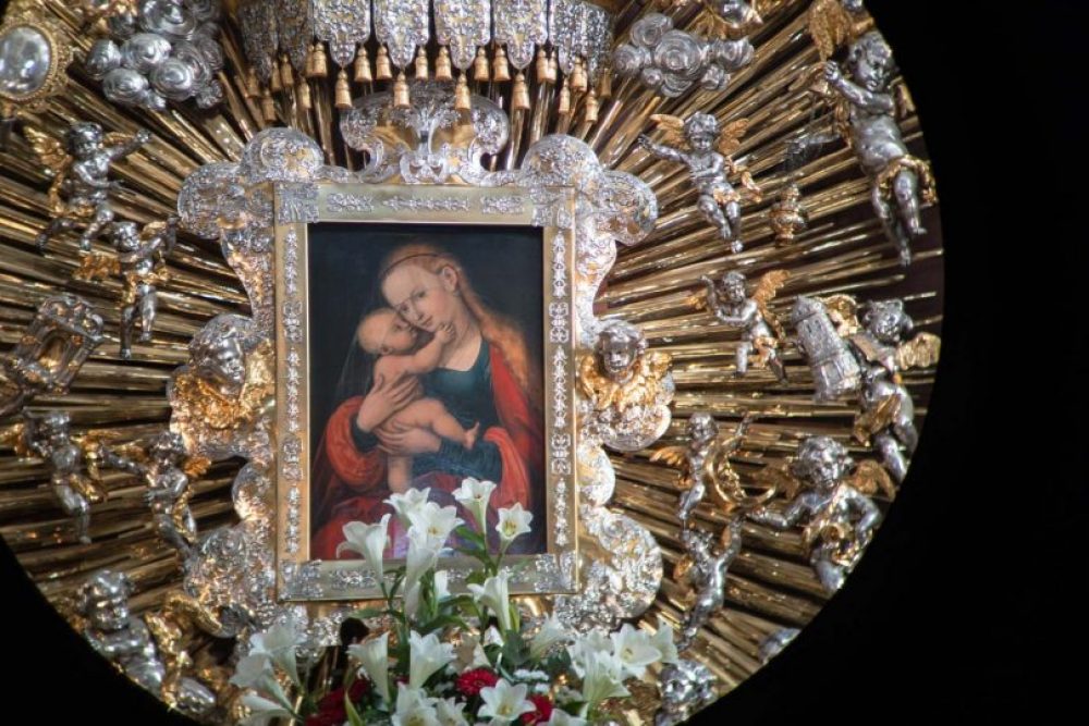 Die Engelchen rund ums Bild wären mir mit bloßem Auge kaum aufgefallen.