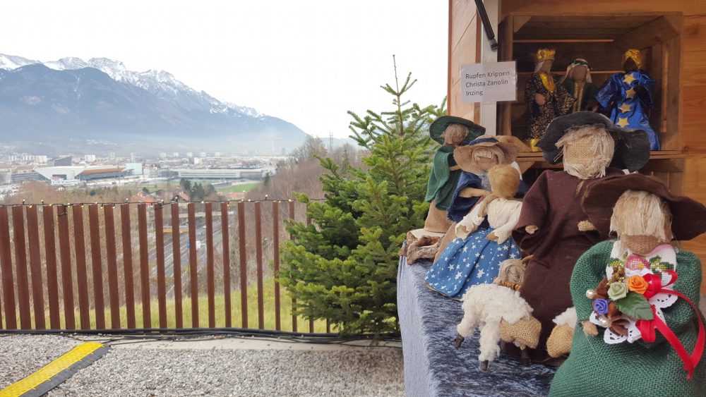 mercatino natale Bergisel Innsbruck artigianato bambole