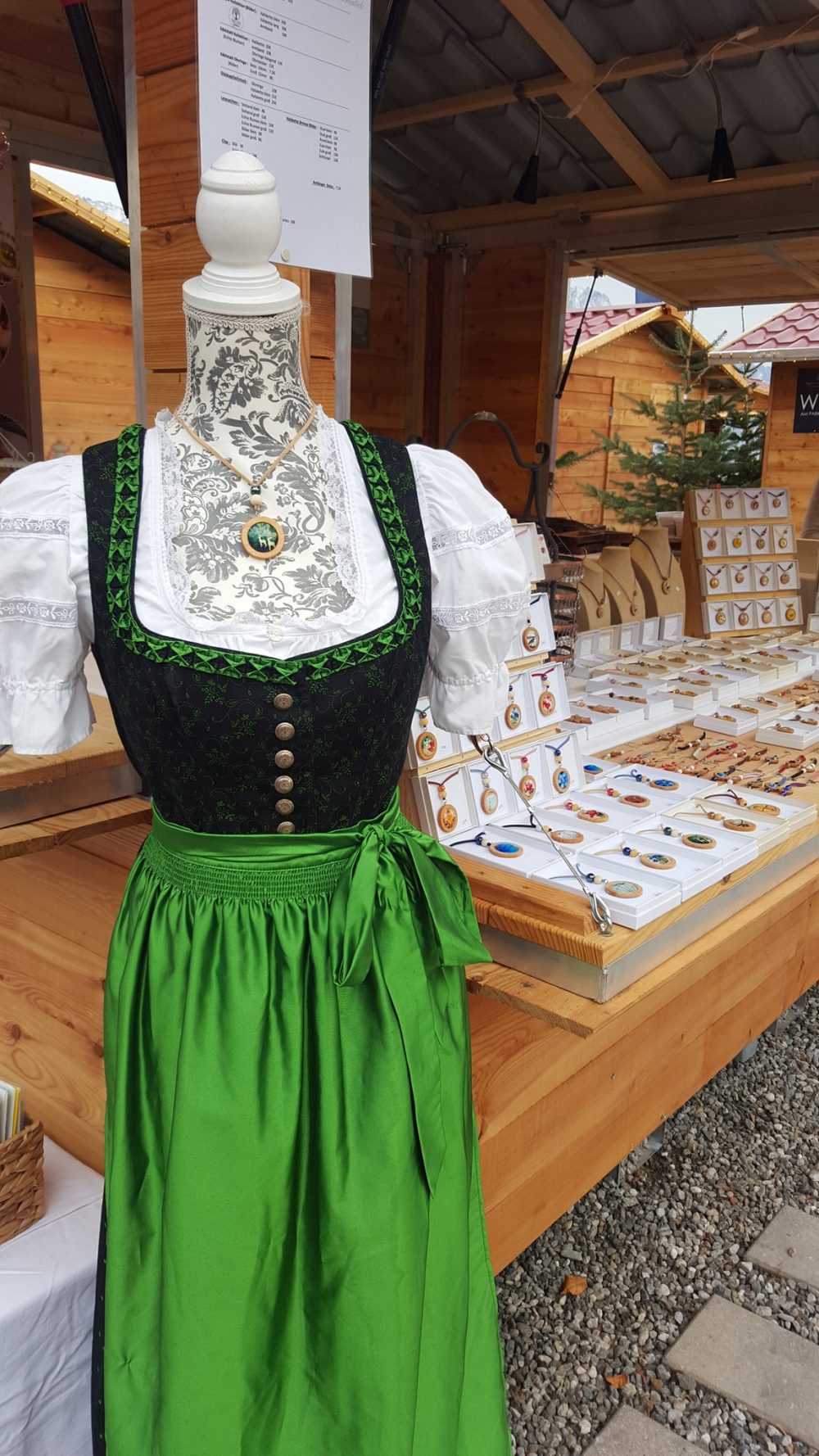 mercatino natale Bergisel Innsbruck artigianato bigiotteria