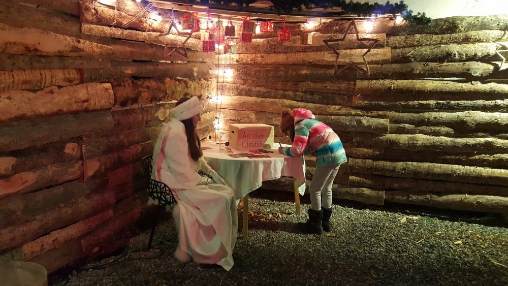 mercatino avvento Bergisel Innsbruck letterina Gesù bambino angelo