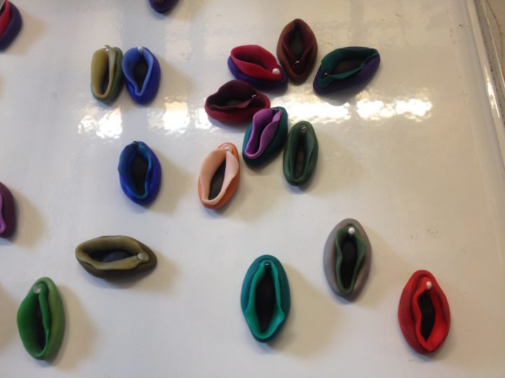 Le calamite dell'artista Sirenee sono ispirate al femminile, all'endlich store di Innsbruck Foto ©Laura Manfredi