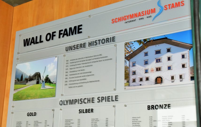 Auf der Wall of Fame sind alle großen Namen aufgelistet, die der Kaderschmiede entstammen. Und derer gibt es einige!