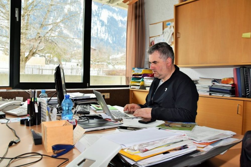 Jetzt, vor der Nordischen Ski-WM in Innsbruck und Seefeld hat Harald Haim alle Hände voll zu tun. Er ist nämlich als Experte auch aktiv in das Geschehen eingebunden.