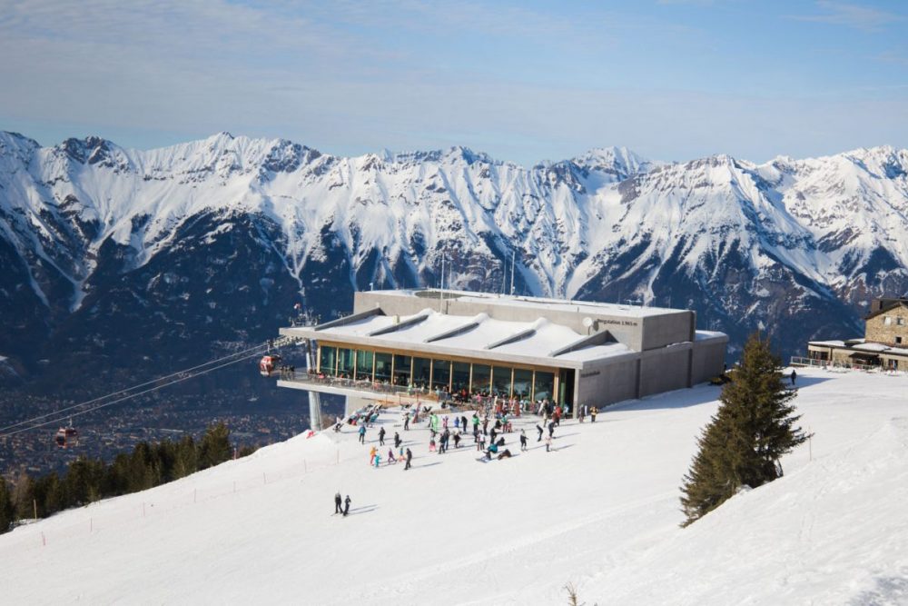Die Yogastunde fand in der Bergstation statt.