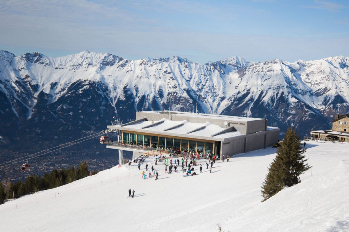 Die Yogastunde fand in der Bergstation statt.