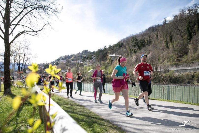 Innsbrucker Frühlingslauf: Läufer entlang des Inn