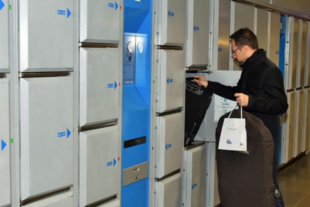 In einige der Gepäckschließfächer passen auch Skier rein! Foto: Tamara Kainz