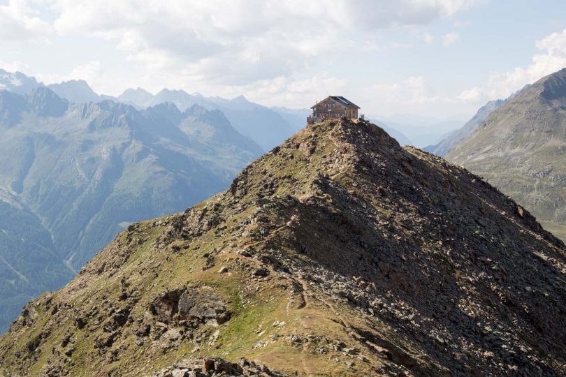 Besonders spektakulär gelegen ist das Brunnenkogelhaus hoch über dem Ötztal.