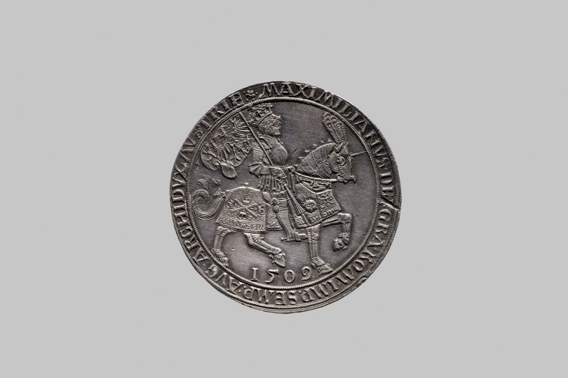 Moneta del 1517 raffigurante l'imperatore Massimiliano I in mostra a Schloss Ambras, © KHM-Museumsverband