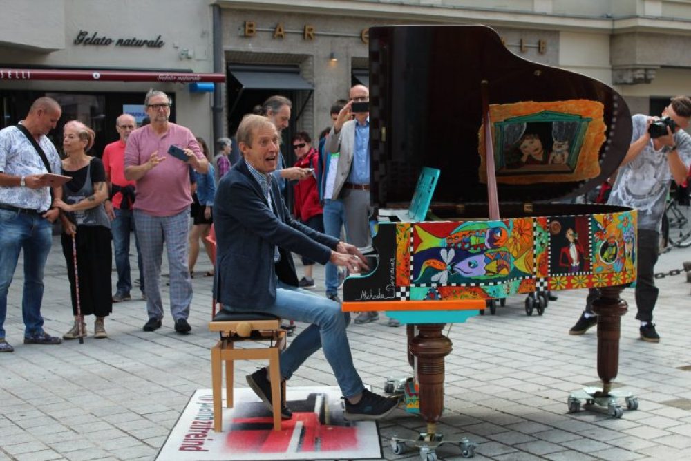 Piano in the town center