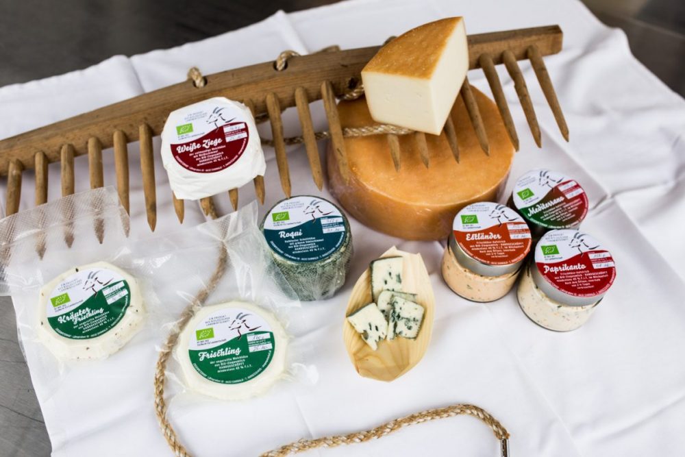 Florian Senftlechner produziert Ziegenkäse in Ehrwald.