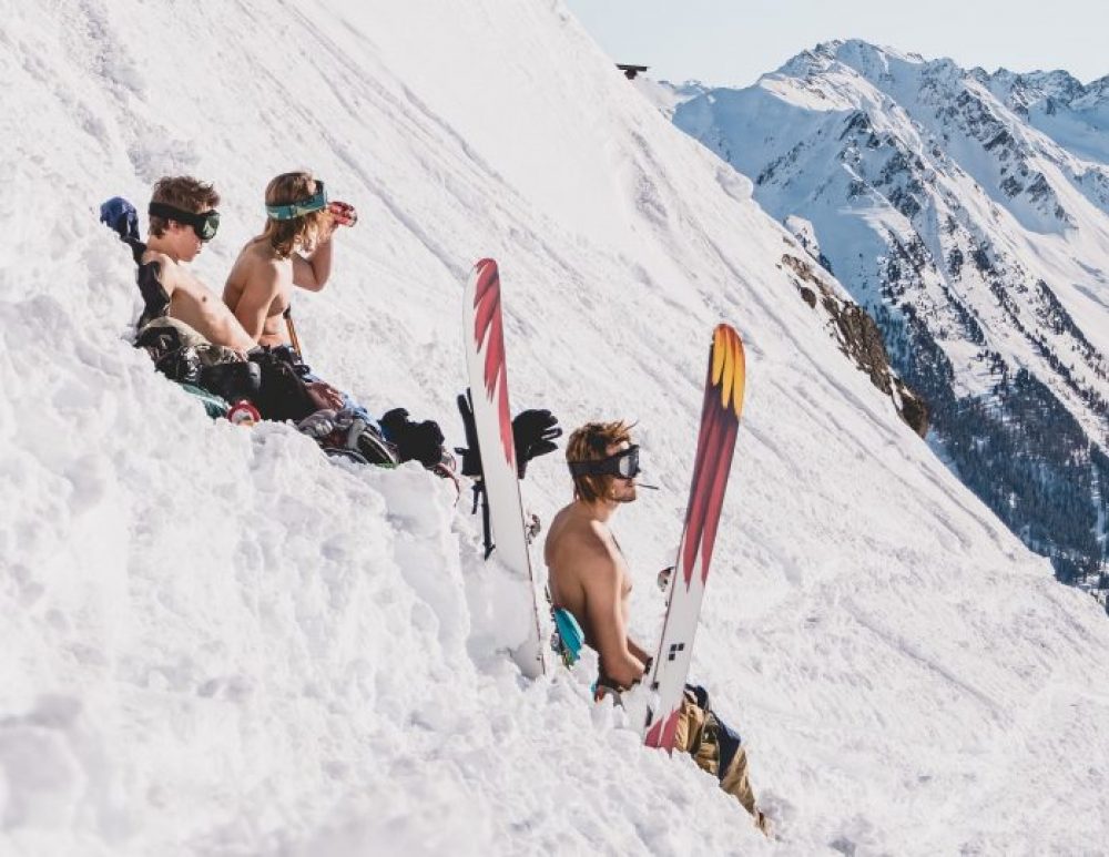 Freeriden ist weit mehr als Sport, es ist ein Feeling! Im Bild die "Latschenkillercrew", die mit "Elements" bei der Filmbase vertreten ist. Foto: Richard Buchner