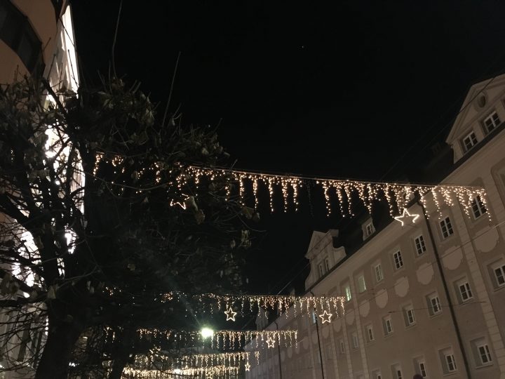 Una delle strade di Innsbruck illuminate nel periodo dell’avvento, Foto © Laura Manfredi