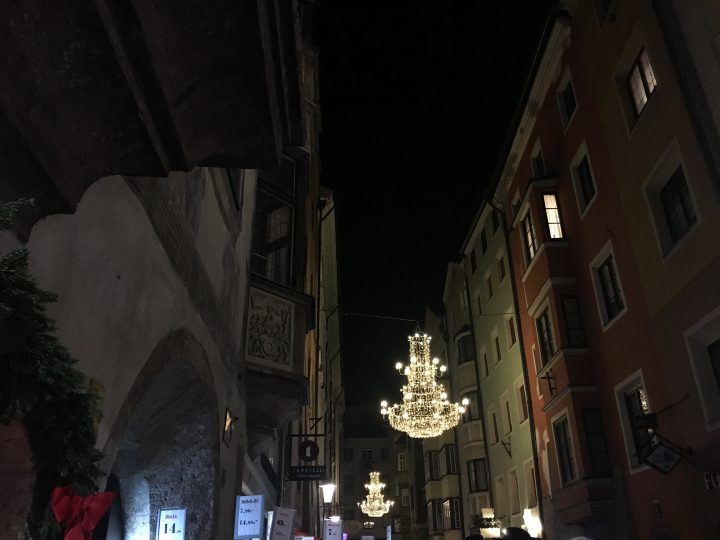 Candelabri luminosi ci portano dal tettuccio d’oro alla residenza imperiale Hofburg, Foto © Laura Manfredi