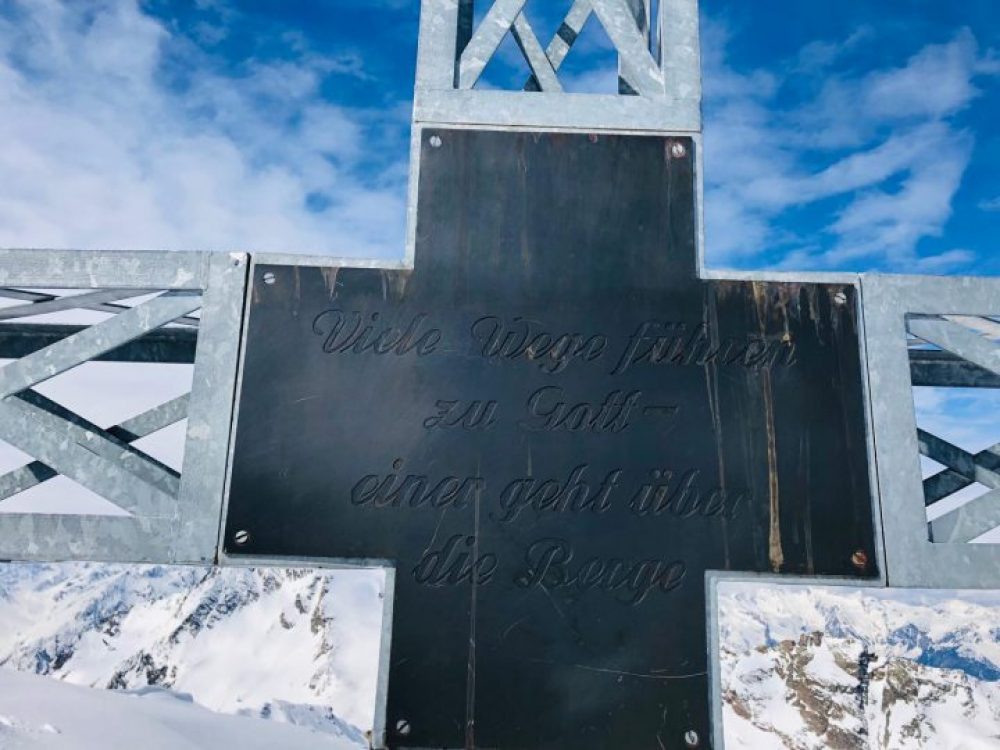 Gipfelkreuze sind mehr als ein Fotomotiv. Sie sind Gipfelmarkierungen und Symbole des christlichen Glaubens.