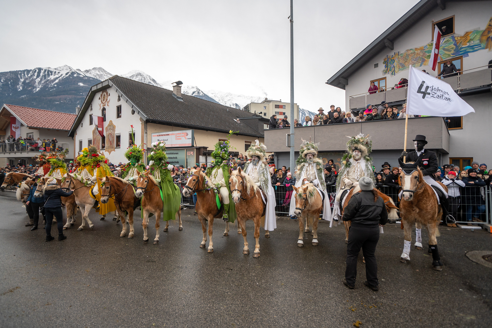 4 Jahreszeiten Telfs Fasnacht Schleicherlaufen