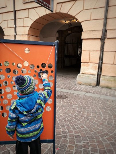 Kinderfasching vor der Ottoburg