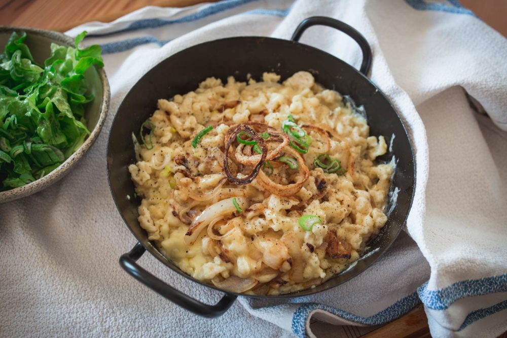 Käsespätzle mit Zwiebel.