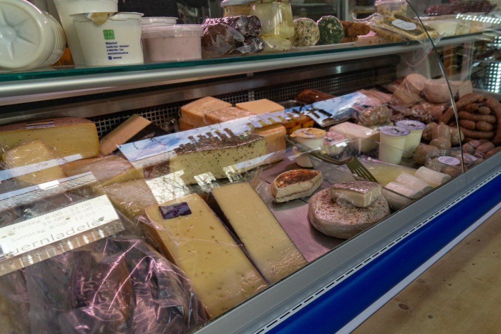 Fleisch und Käsewaren in Arzl