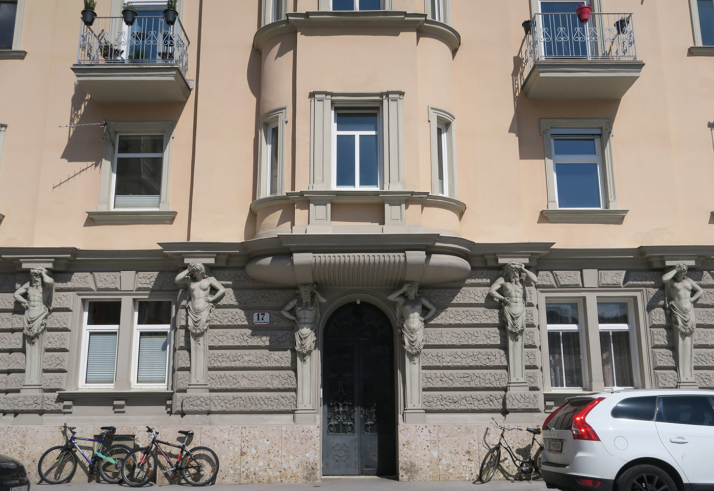 Sonnenburgstraße 17, Wilten, Innsbruck © Ichia Wu