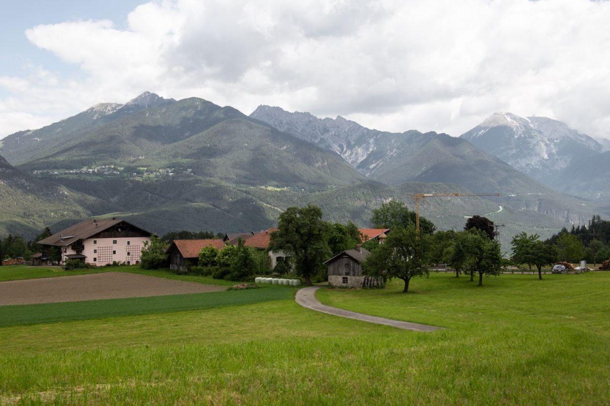 Kurzer Blick zurück auf Hof. Foto @Lea Hajner