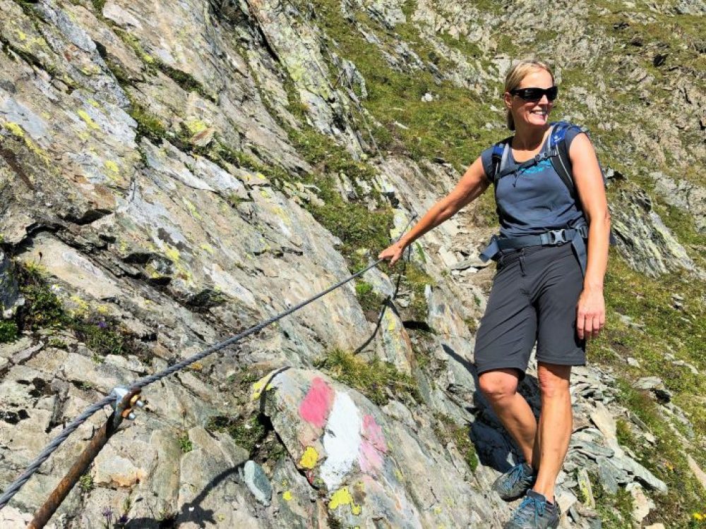 Stellenweise ist der Weg versichert.