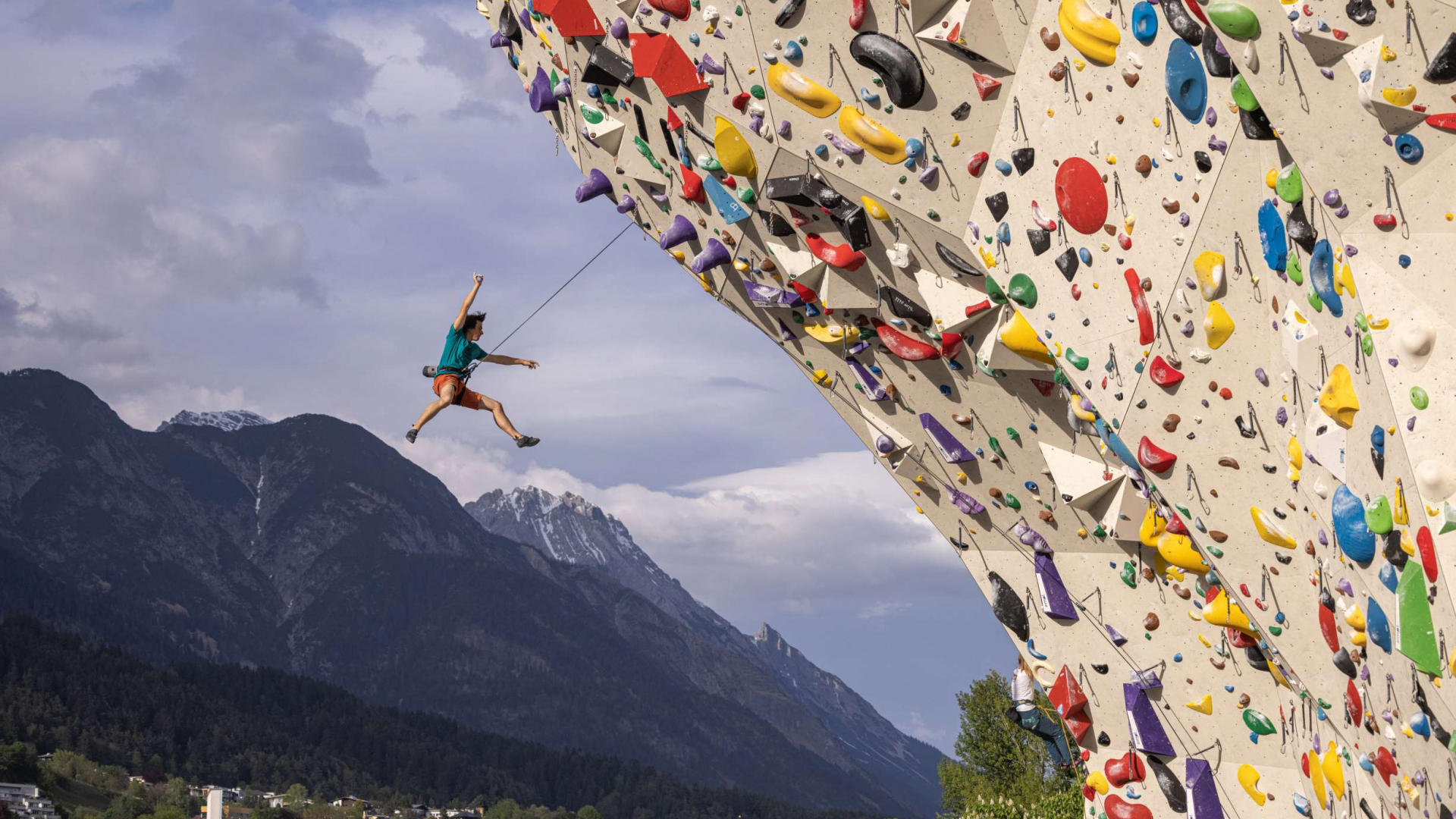 Mountain sports finds city in the climbing center Innsbruc myinnsbruck