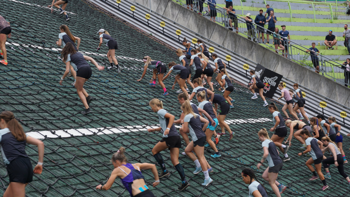 Female Heat Red Bull 400