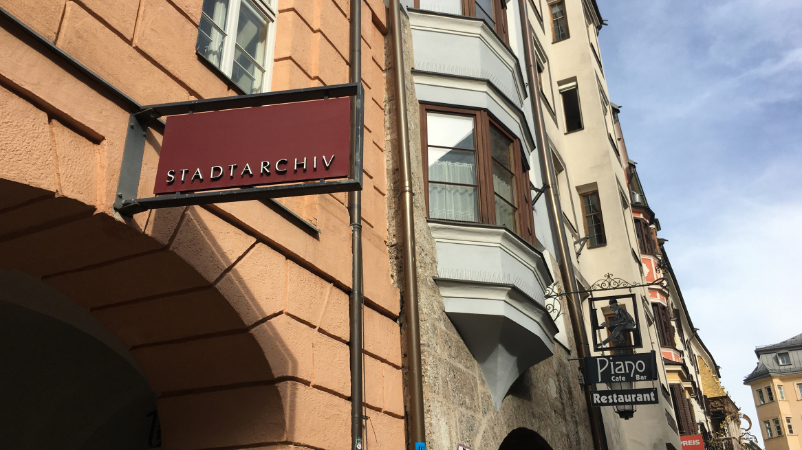 L’accesso al museo e archivio della città di Innsbruck, da Herzog-Friedrich-Straße, Foto © Laura Manfredi