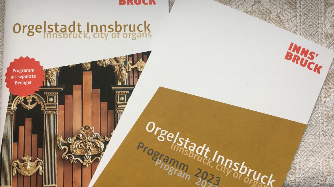 La guida di „Orgelstadt Innsbruck“ con il programma dei concerti 2023, Foto  © Laura ManfrediLa guida di „Orgelstadt Innsbruck“ con il programma dei concerti 2023, Foto  © Laura Manfredi