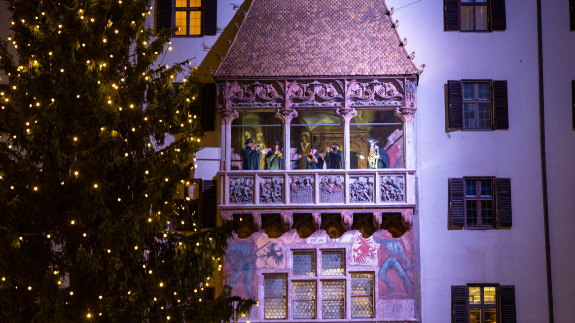 Die Turmbläser am Goldenen Dachl. ©Lea Hajner