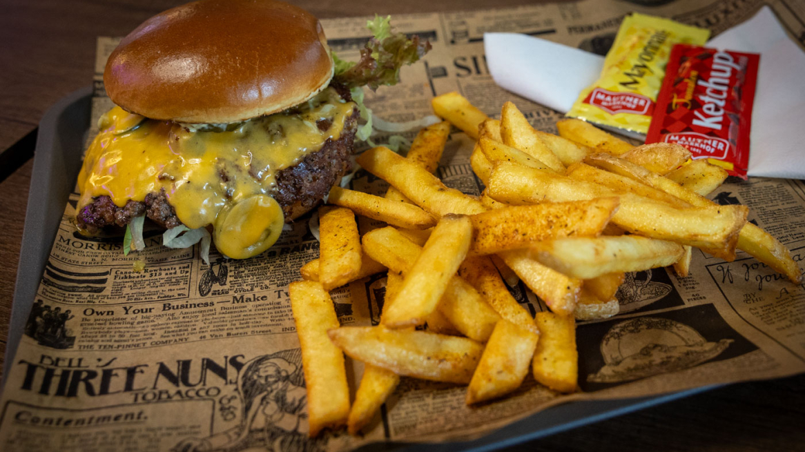 Chilli Cheese Burger im Foodcorner Innsbruck